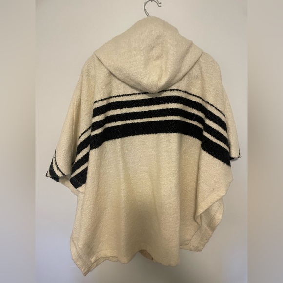 TNA Poncho - Picture 4 of 4